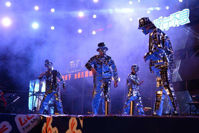 公司年會(huì)不想簡(jiǎn)單的圍餐 有哪些創(chuàng)意的玩法呢